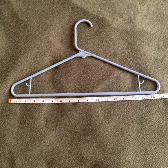 EUC 8 light blue & 12 dark blue tube hangers. Approximately 16 1/2” x 9 1/2”. - Picture 4 of 9